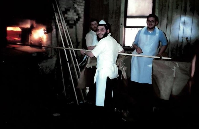 תמונות מאפיית המצות ע"י התמימים